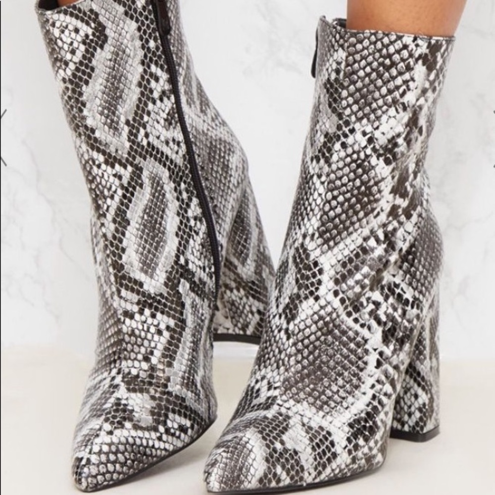 Snake High Point Ankle Boot - Size 8 - Picture 6 of 6